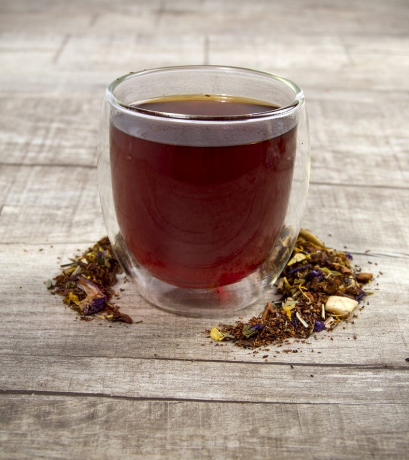 schaerf-tee-glas-V-Rooibos Honey Balance Familie Schärf Bio Rooibostee